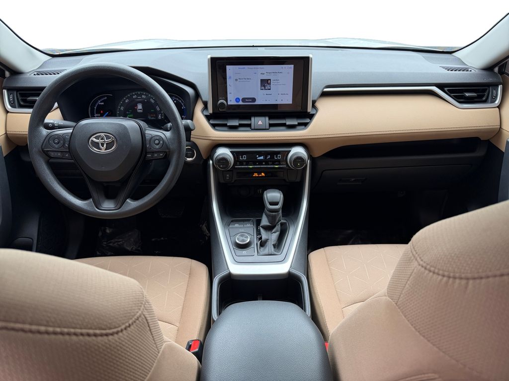 2025 Toyota RAV4 XLE - Photo 11