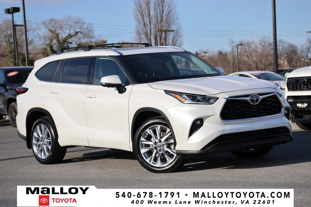 2023 Toyota Highlander Limited's photo