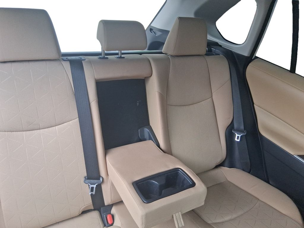 2025 Toyota RAV4 XLE - Photo 18