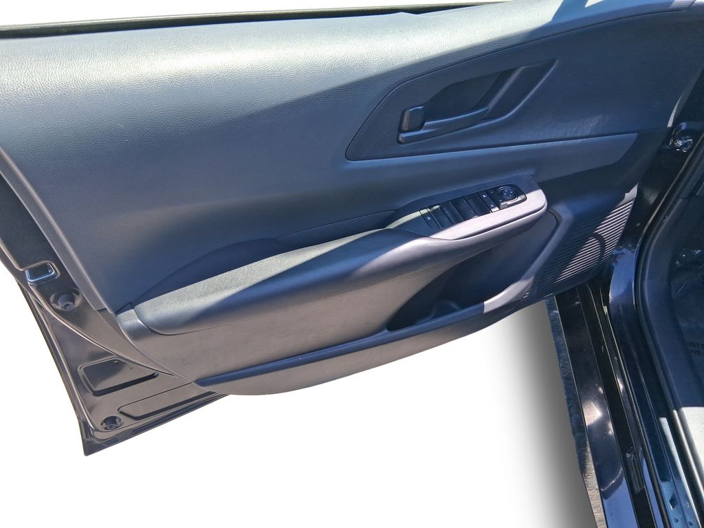 2025 Toyota Prius LE - Photo 11