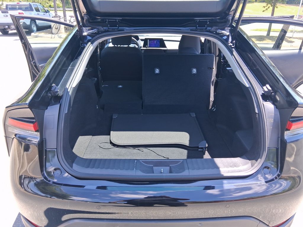 2025 Toyota Prius LE - Photo 25