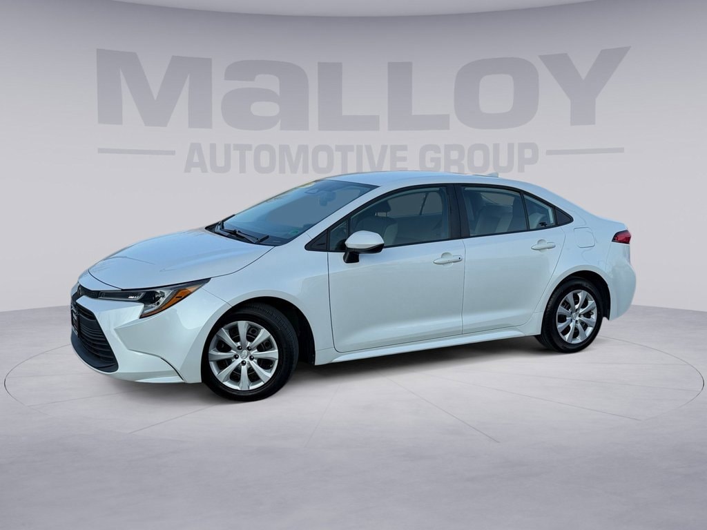 2023 Toyota Corolla LE's photo