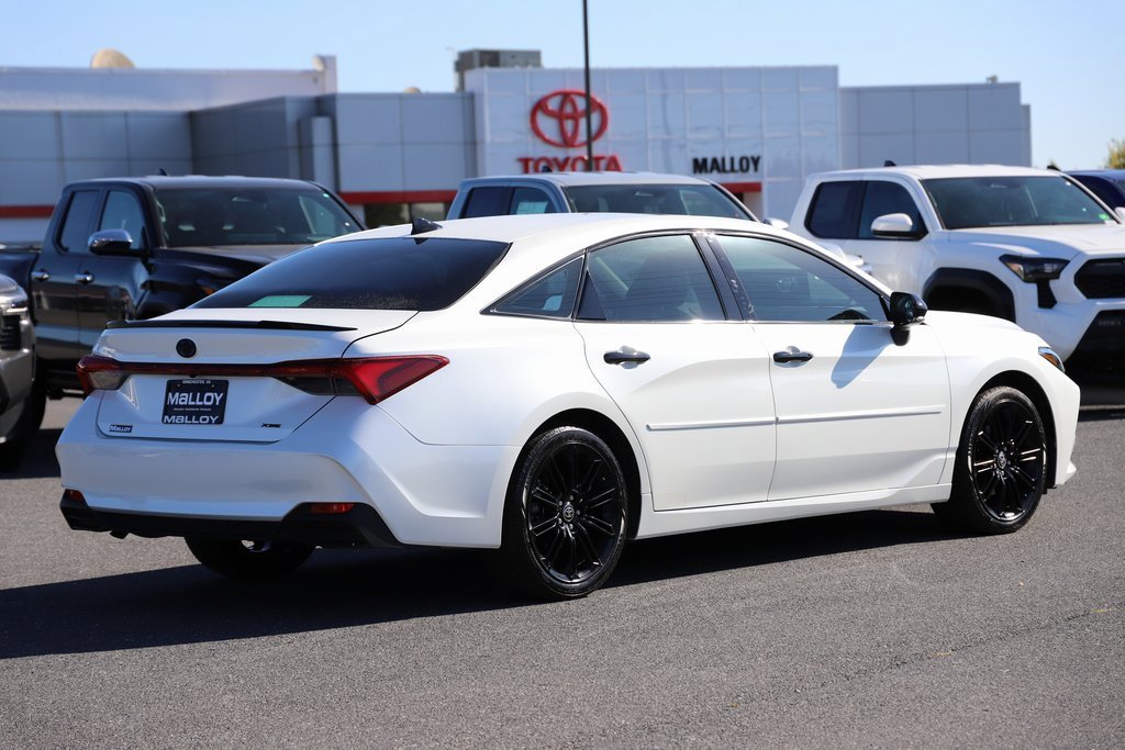 2022 Toyota Avalon Hybrid XSE photo 4