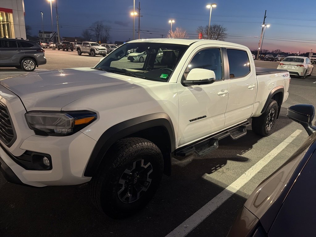2023 Toyota Tacoma SR5's photo