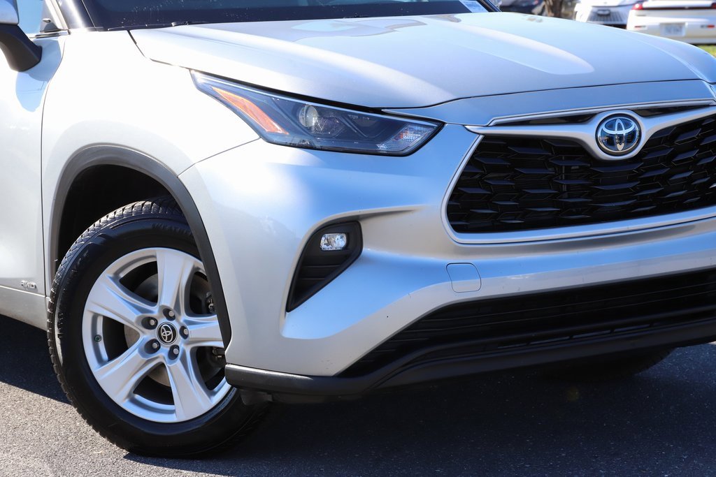 2023 Toyota Highlander Hybrid LE photo 3