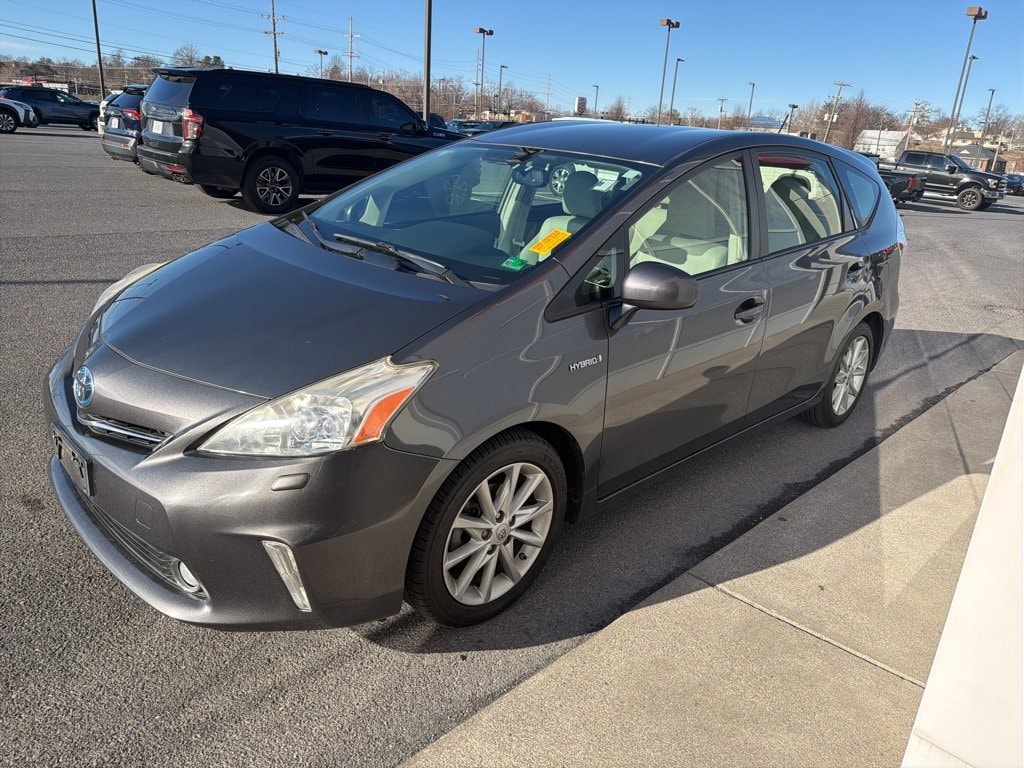 2013 Toyota Prius Base's photo