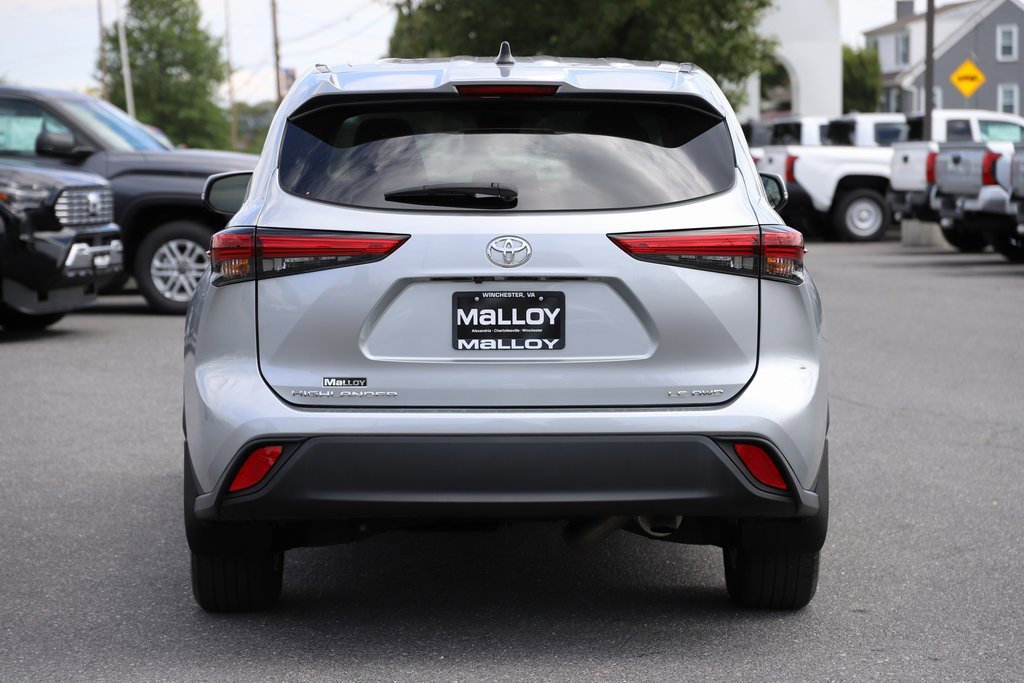 2023 Toyota Highlander LE photo 3