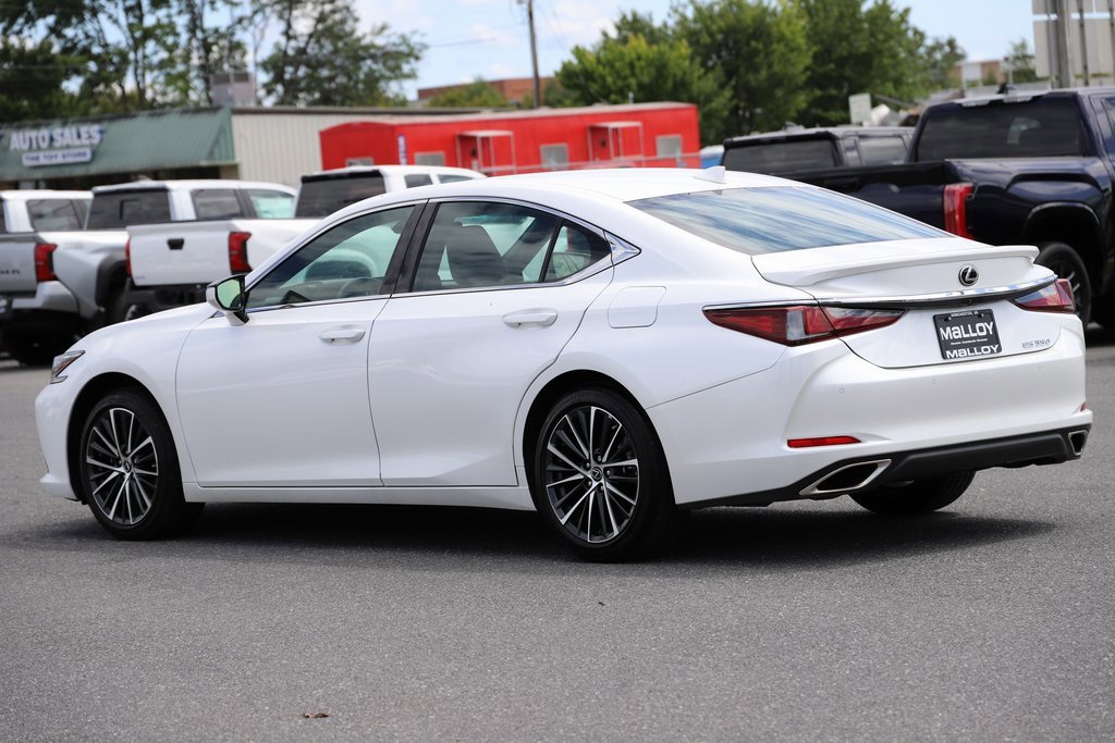 2025 Lexus ES 350 photo 2