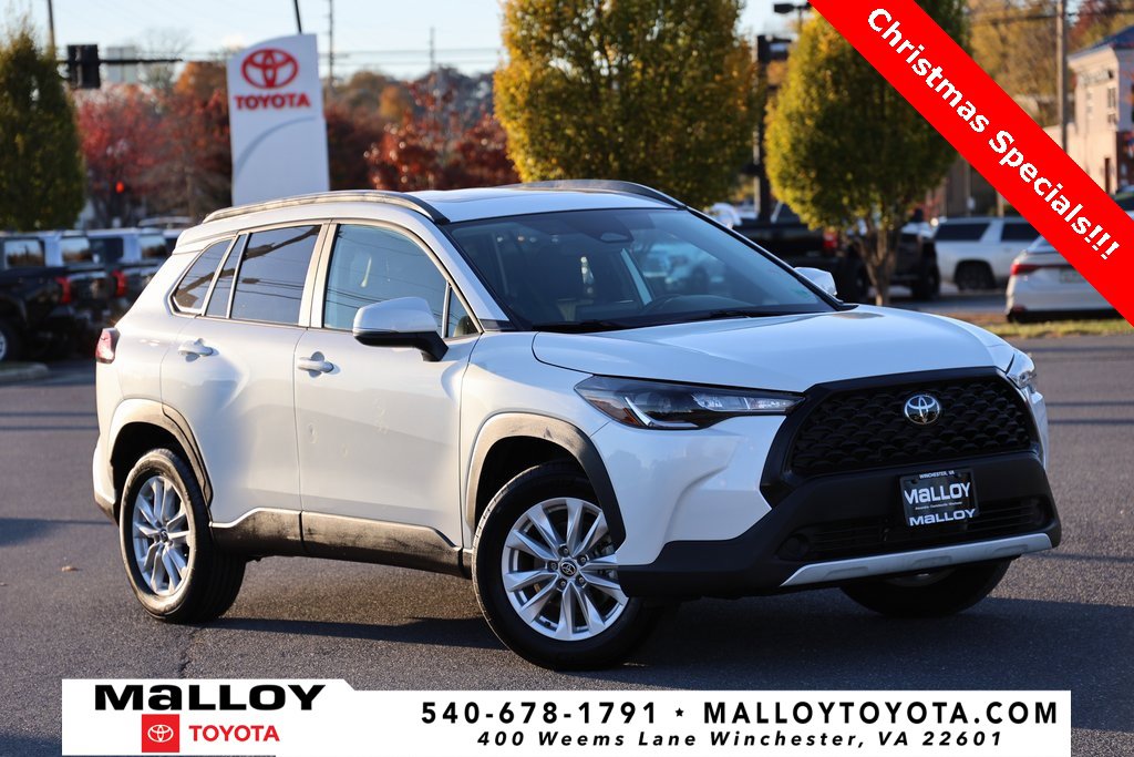 2023 Toyota Corolla Cross LE's photo