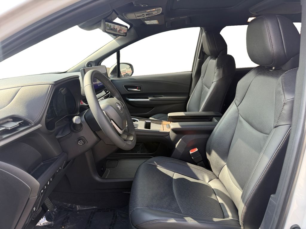 2025 Toyota Sienna 10