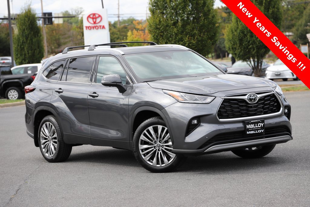 2024 Toyota Highlander Platinum's photo