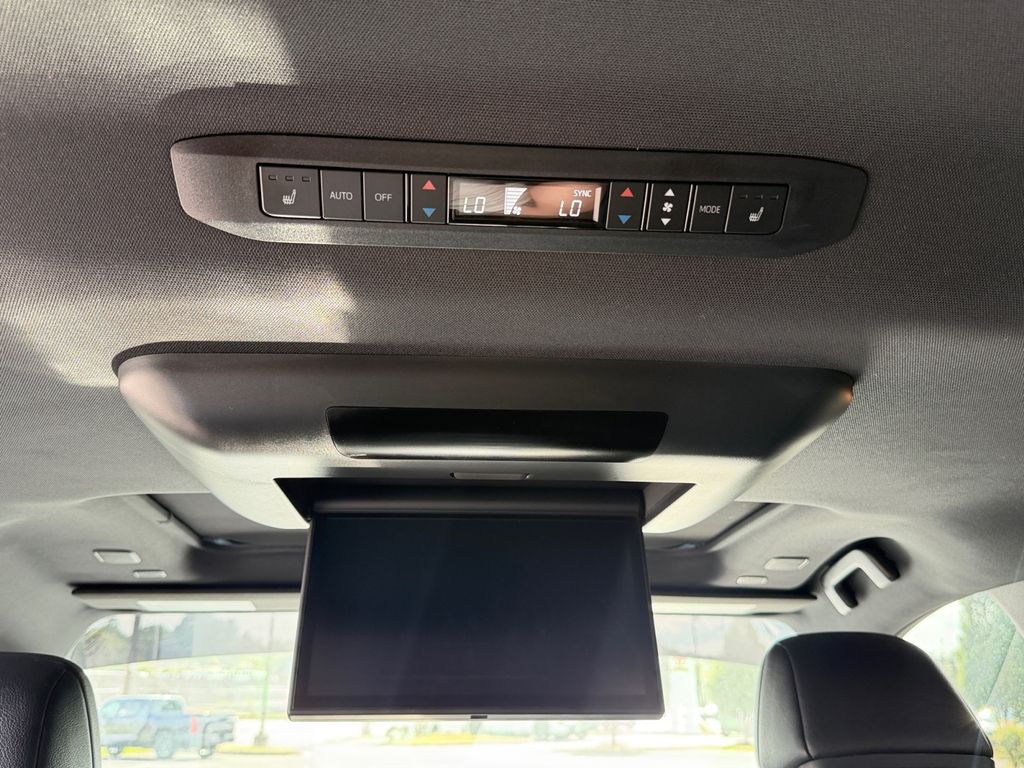 2025 Toyota Sienna 31