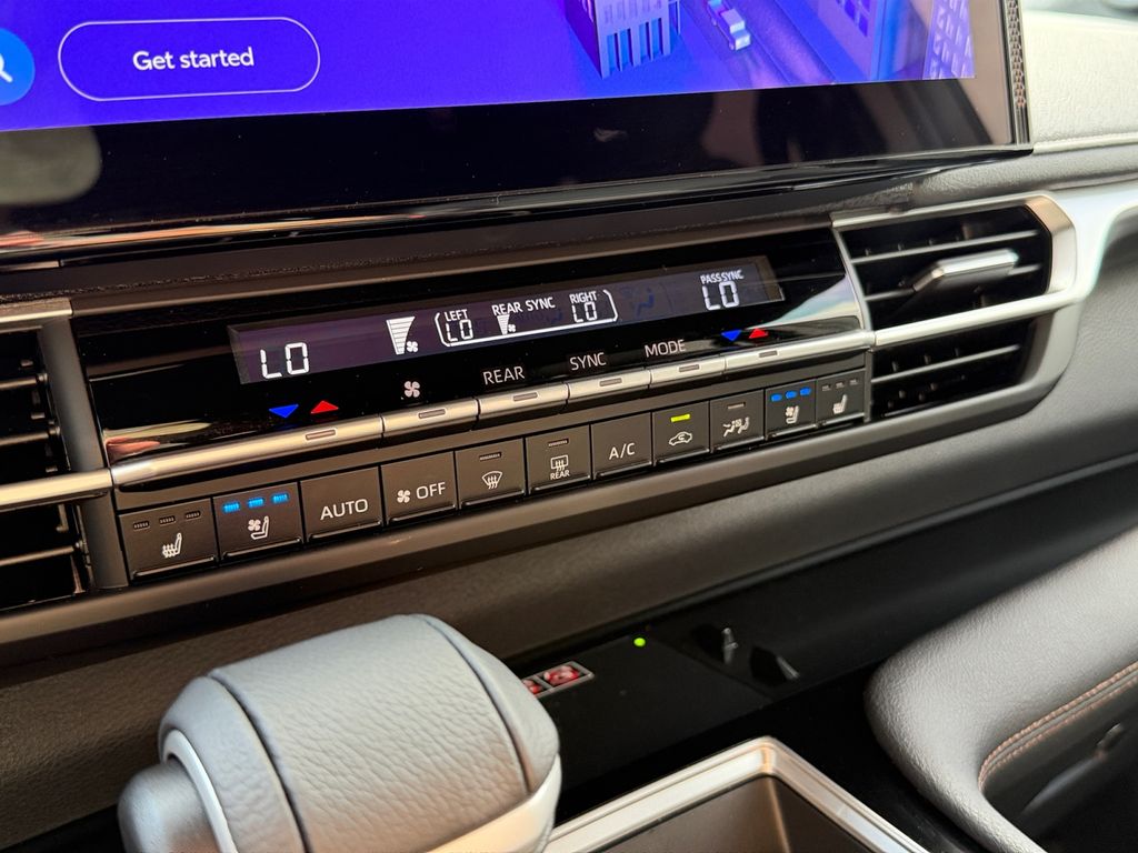 2025 Toyota Sienna 25