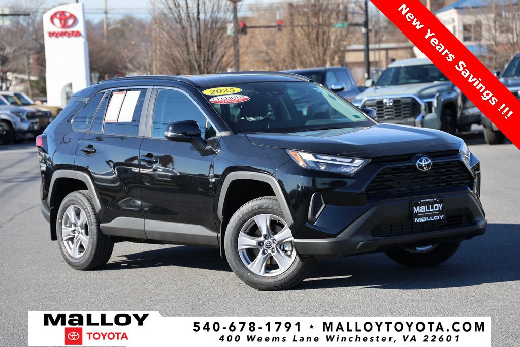 2025 Toyota RAV4 XLE's photo