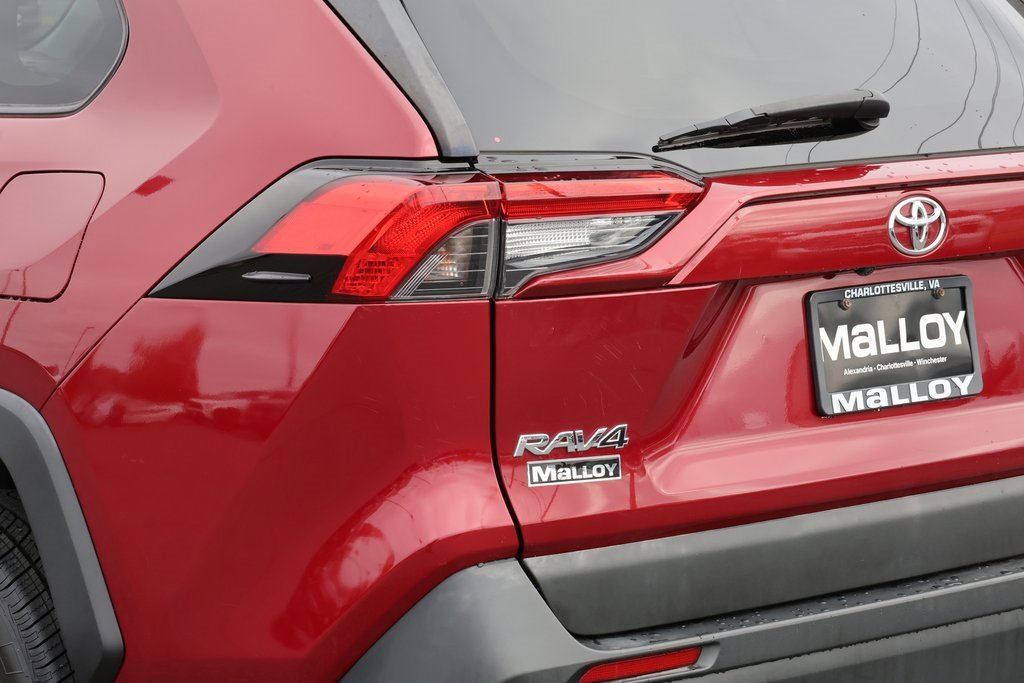 2020 Toyota RAV4 LE photo 2