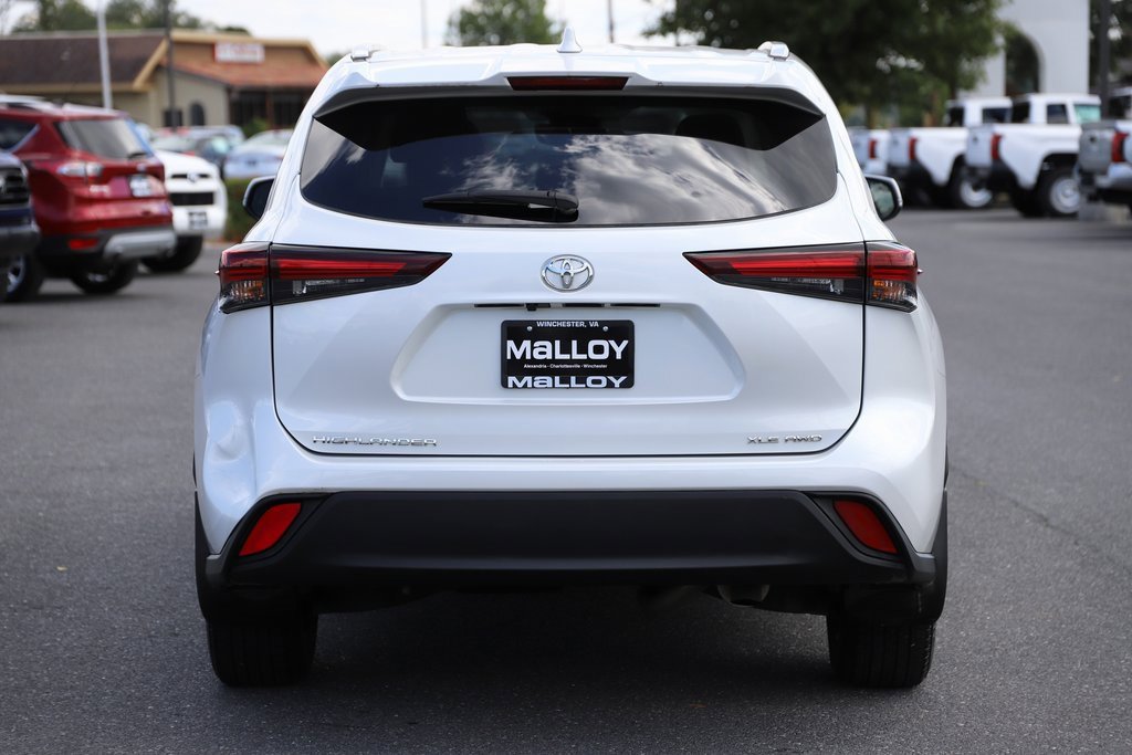 2024 Toyota Highlander XLE photo 2