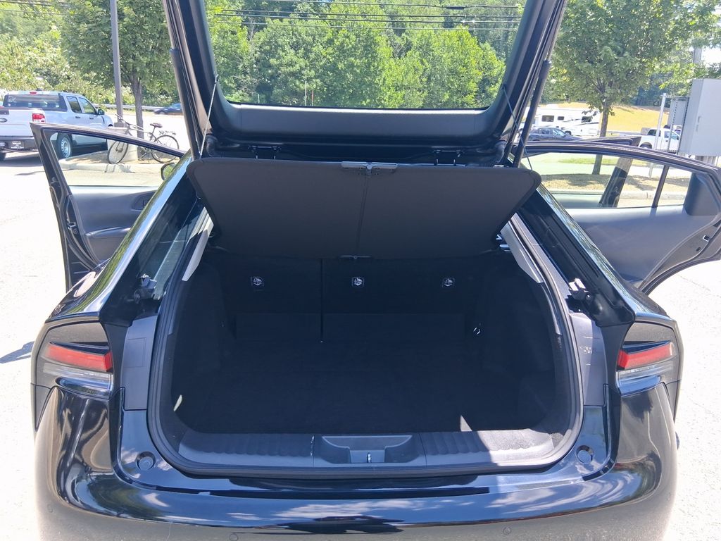 2025 Toyota Prius LE - Photo 23