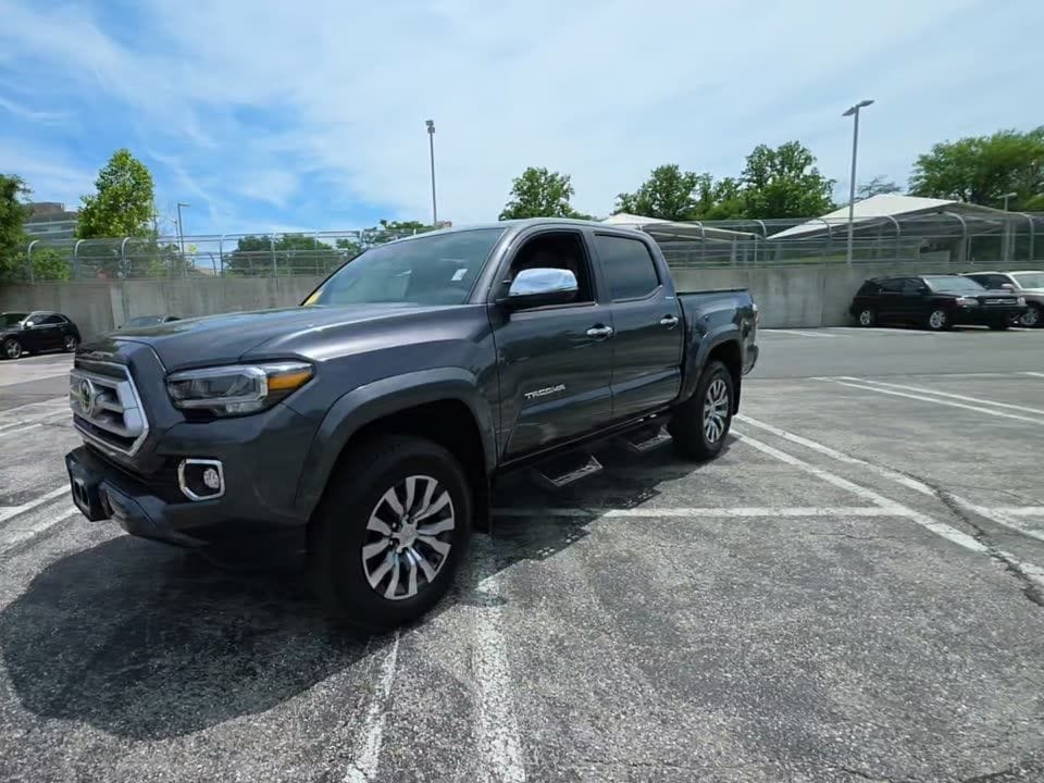 2023 Toyota Tacoma Limited Double Cab 4WD V6 Auto Short Bed's photo