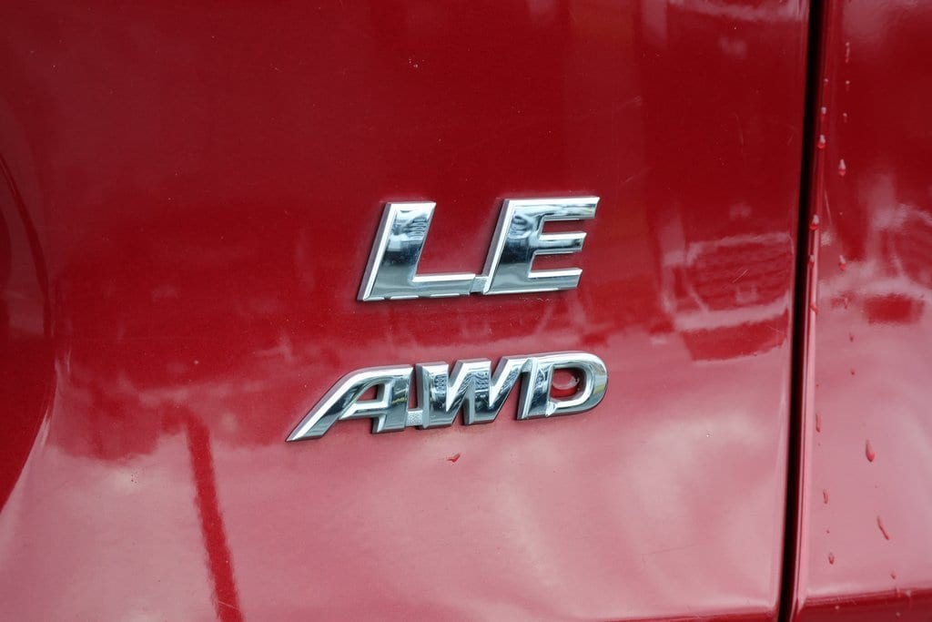 2020 Toyota RAV4 LE photo 3