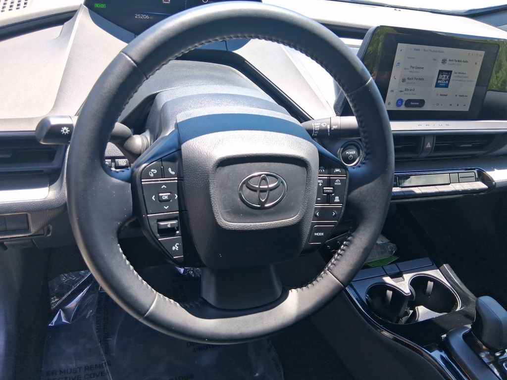 2025 Toyota Prius LE - Photo 13