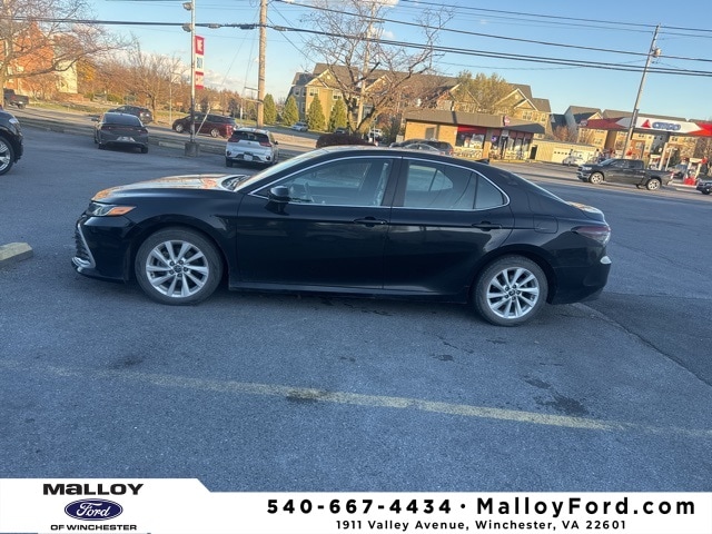 2021 Toyota Camry LE photo 2