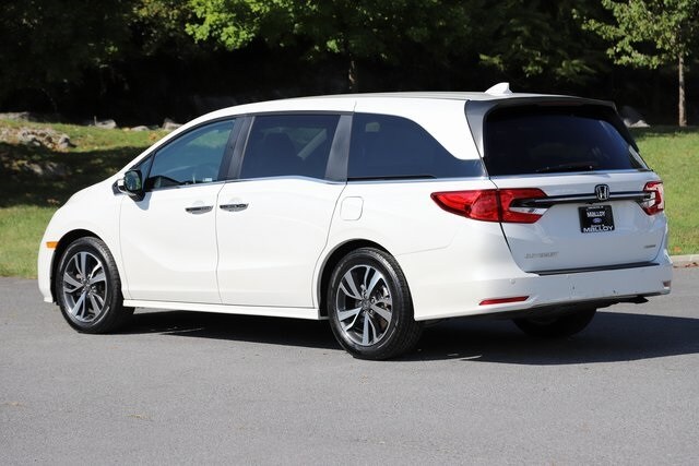 2023 Honda Odyssey Touring photo 2