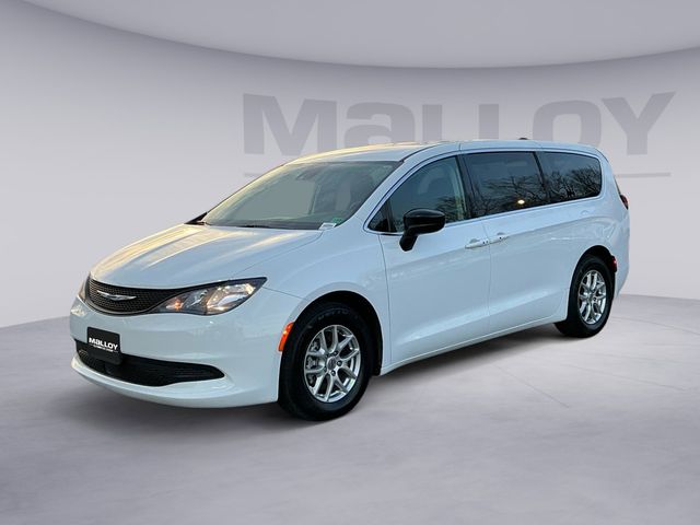 2024 Chrysler Voyager