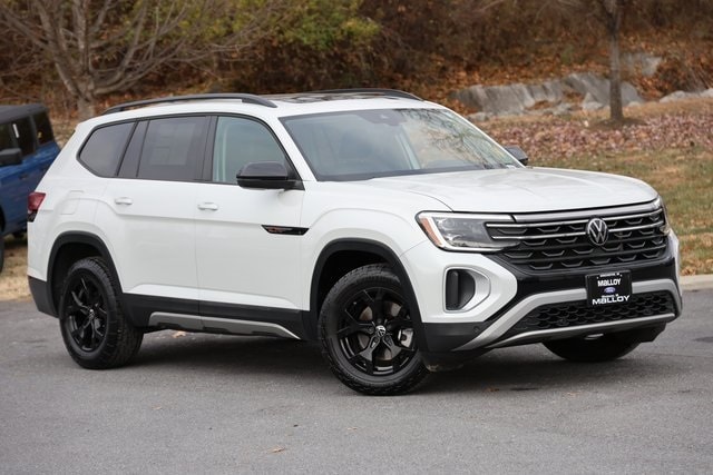 2024 Volkswagen Atlas Atlas Peak Edition's photo