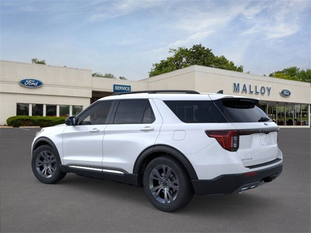 2025 Ford Explorer photo 2