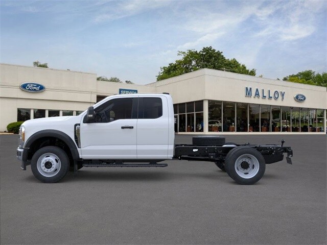 2025 Ford F-450 photo 2