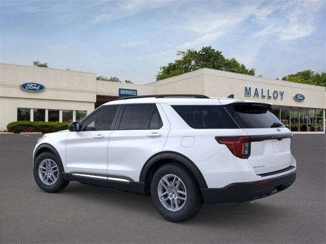 2025 Ford Explorer photo 3