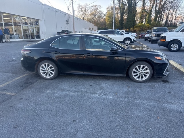 2021 Toyota Camry LE photo 3