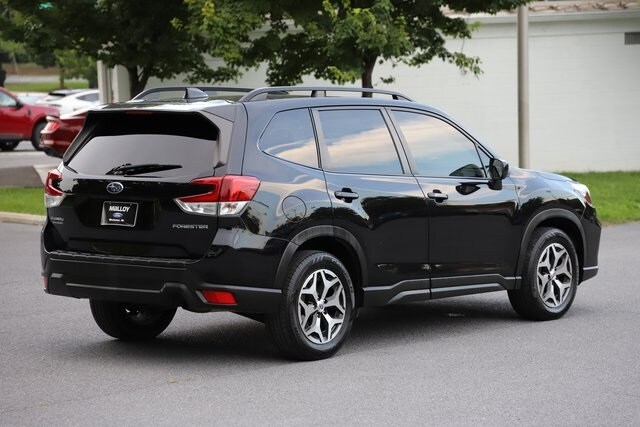 2021 Subaru Forester Premium photo 2