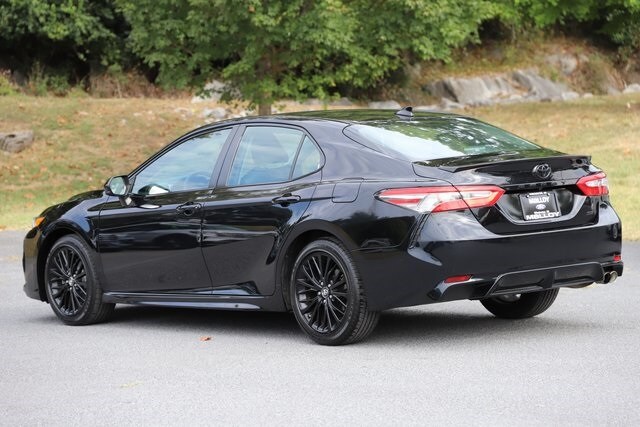 2019 Toyota Camry SE photo 2
