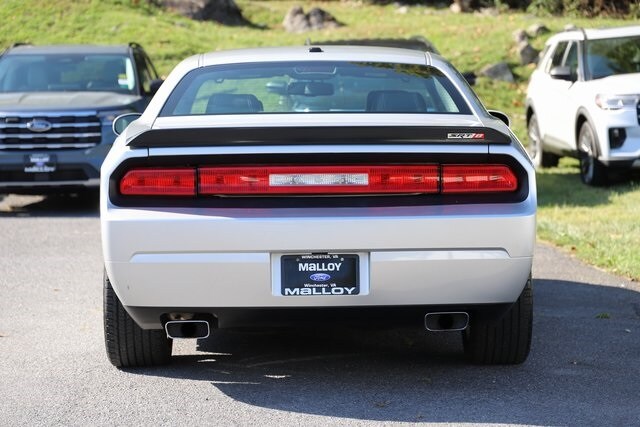 2010 Dodge Challenger SRT8 photo 3