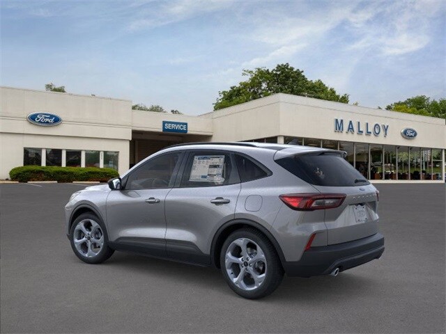 2026 Ford Escape ST-Line photo 4