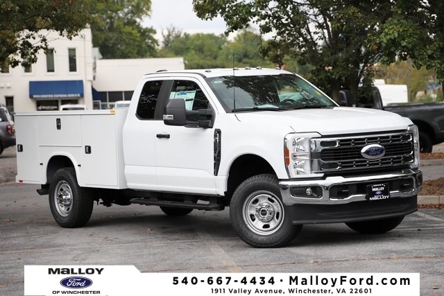 2025 Ford F-350 Super Duty Chassis Cab XL's photo