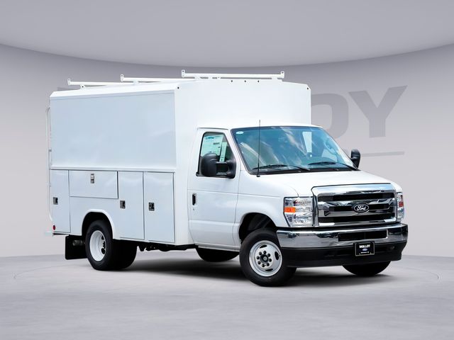 2026 Ford E-Series DRW E-350 Super Duty 138 in WB's photo