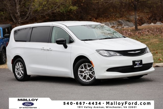 2024 Chrysler Voyager LX Minivan/Van's photo