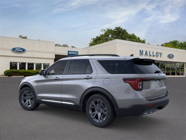 2025 Ford Explorer photo 2