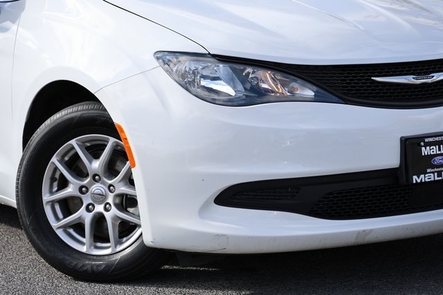 2024 Chrysler Voyager LX photo 3