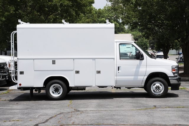 2026 Ford E-350 Base photo 4