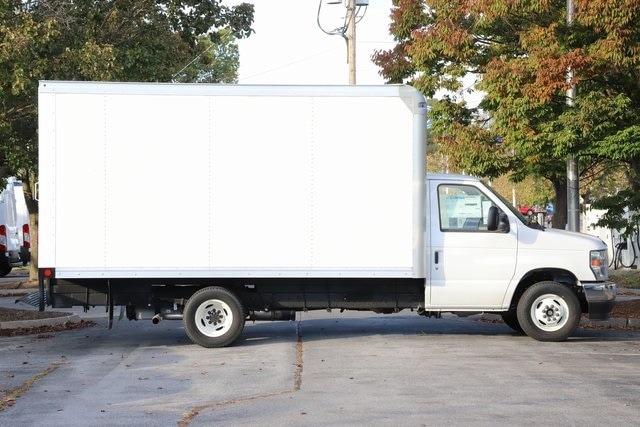 2025 Ford E-350 Base photo 4