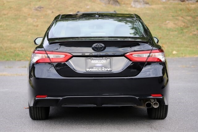 2019 Toyota Camry SE photo 3