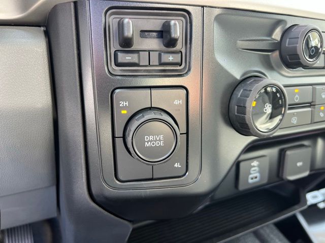 2025 Ford F-350 Super Duty Chassis Cab XL - Photo 20