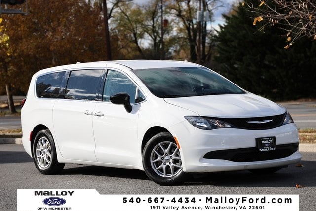 2024 Chrysler Voyager LX Minivan/Van's photo