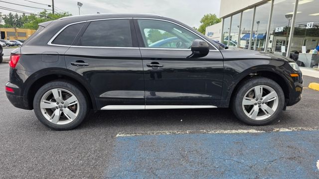 2018 Audi Q5 2.0T quattro S tronic Premium Plus's photo