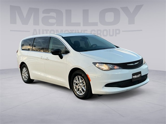2024 Chrysler Voyager LX Minivan/Van's photo