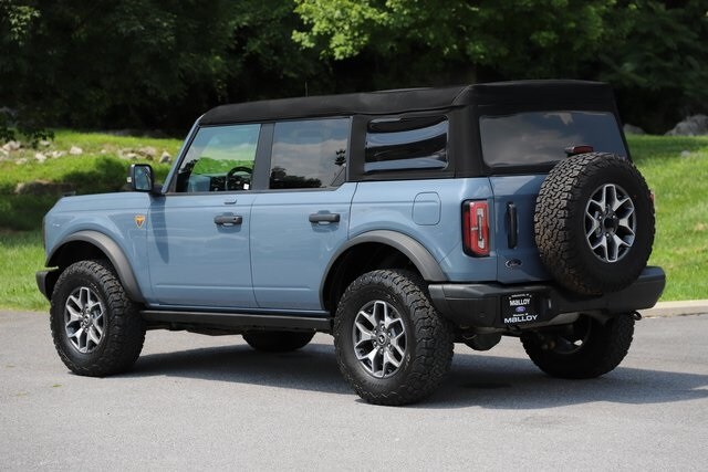 2023 Ford Bronco Badlands photo 2