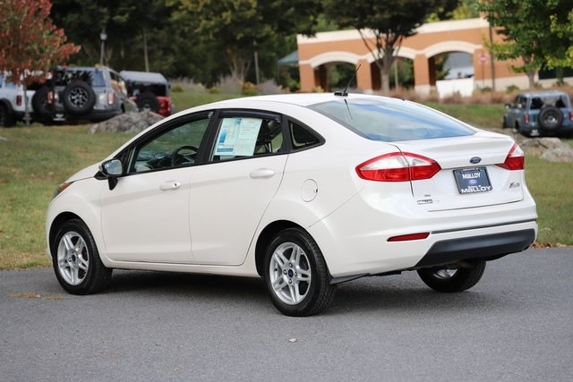 2017 Ford Fiesta SE photo 2